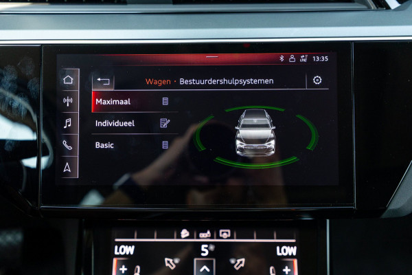 Audi e-tron E-tron 50 quattro S Line 71 kWh Soh 95% I S Line I Panoramadak I 22" I Adaptive Cruise I Luchtvering I CarPlay