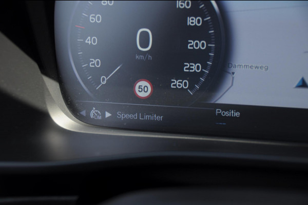 Volvo XC40 T4 211PK Automaat Recharge R-Design / Adaptieve cruise control / BLIS / stoel - en stuurwielverwarming / Elektrische achterklep / Parkeersensoren met camera / Apple carplay / All season banden