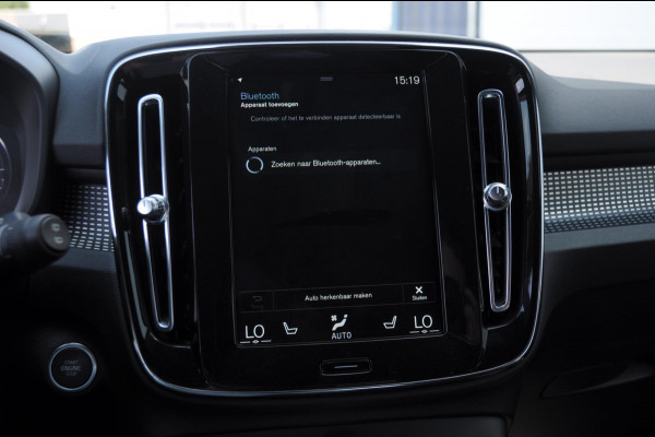Volvo XC40 T4 211PK Automaat Recharge R-Design / Adaptieve cruise control / BLIS / stoel - en stuurwielverwarming / Elektrische achterklep / Parkeersensoren met camera / Apple carplay / All season banden