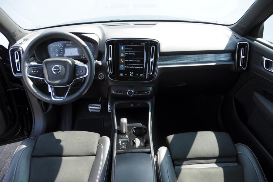 Volvo XC40 T4 211PK Automaat Recharge R-Design / Adaptieve cruise control / BLIS / stoel - en stuurwielverwarming / Elektrische achterklep / Parkeersensoren met camera / Apple carplay / All season banden