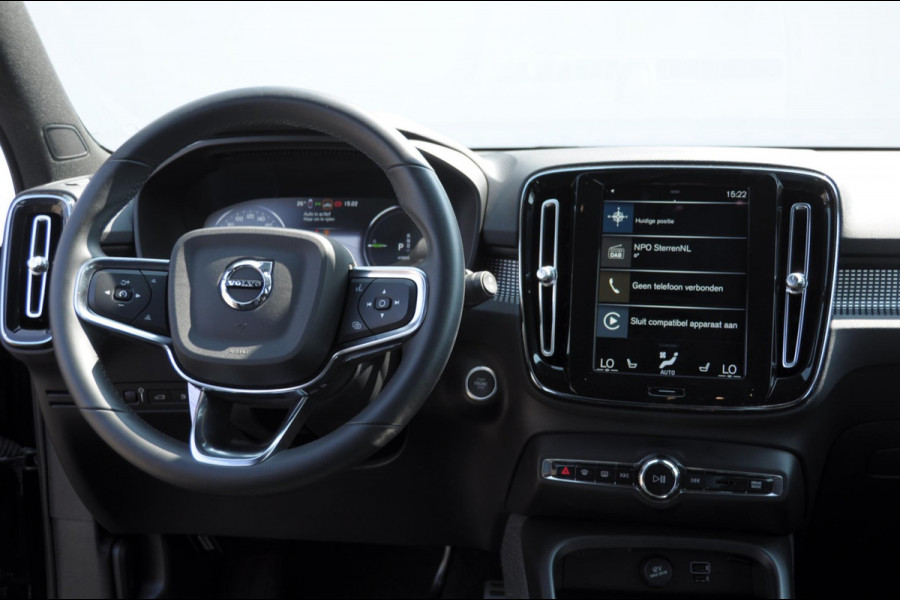 Volvo XC40 T4 211PK Automaat Recharge R-Design / Adaptieve cruise control / BLIS / stoel - en stuurwielverwarming / Elektrische achterklep / Parkeersensoren met camera / Apple carplay / All season banden