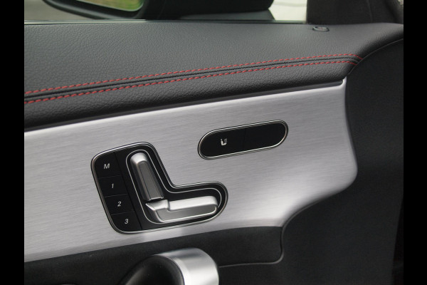 Mercedes-Benz CLA-Klasse 200 Business Solution AMG | Panoramadak | Burmester | Camera | Apple Carplay | Sfeerverlichting |