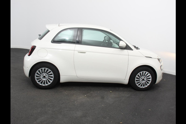 Fiat 500 Urban 42 kWh Airco Climate control 360 Camera Stoelverwarming Keyless Wireless CarPlay Dodehoek Assistant 85 kW Charger Actieradius 320km WLTP