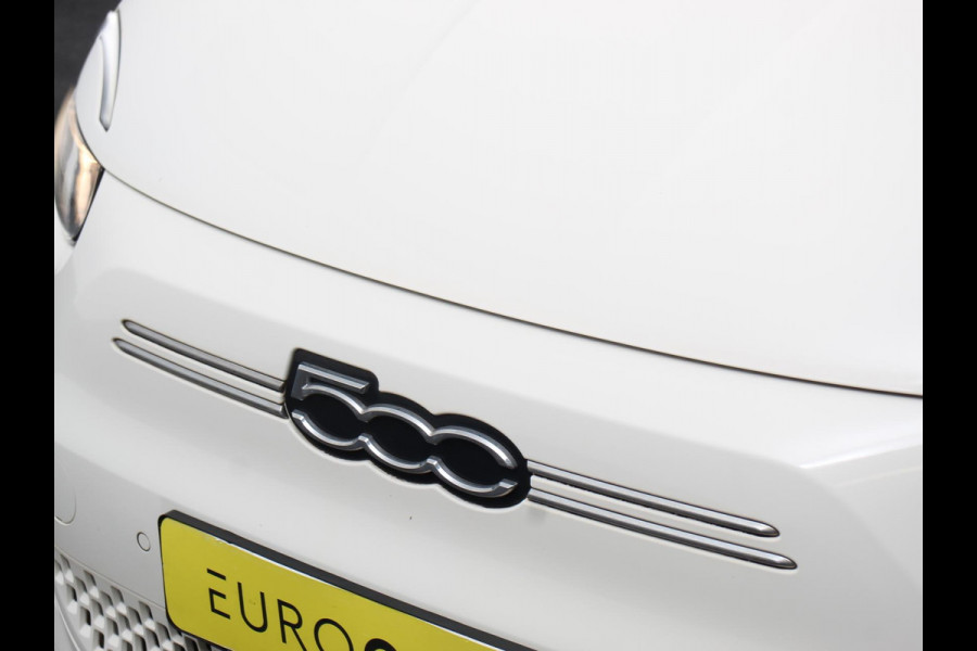Fiat 500 Urban 42 kWh Airco Climate control 360 Camera Stoelverwarming Keyless Wireless CarPlay Dodehoek Assistant 85 kW Charger Actieradius 320km WLTP