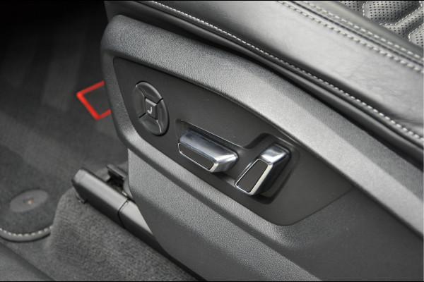 Audi RS Q8 4.0 TFSI B&O Ceramic HUD Massage Carbon Softclose Nachtzicht ACC Keyless 360 Camera Stoelventilatie Elektr. achterklep Memory seats Elektr. trekhaak Navi Niveauregeling PDC Stoelverwarming LM velgen