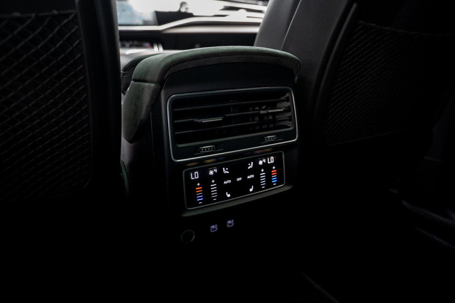 Audi RS Q8 4.0 TFSI B&O Ceramic HUD Massage Carbon Softclose Nachtzicht ACC Keyless 360 Camera Stoelventilatie Elektr. achterklep Memory seats Elektr. trekhaak Navi Niveauregeling PDC Stoelverwarming LM velgen