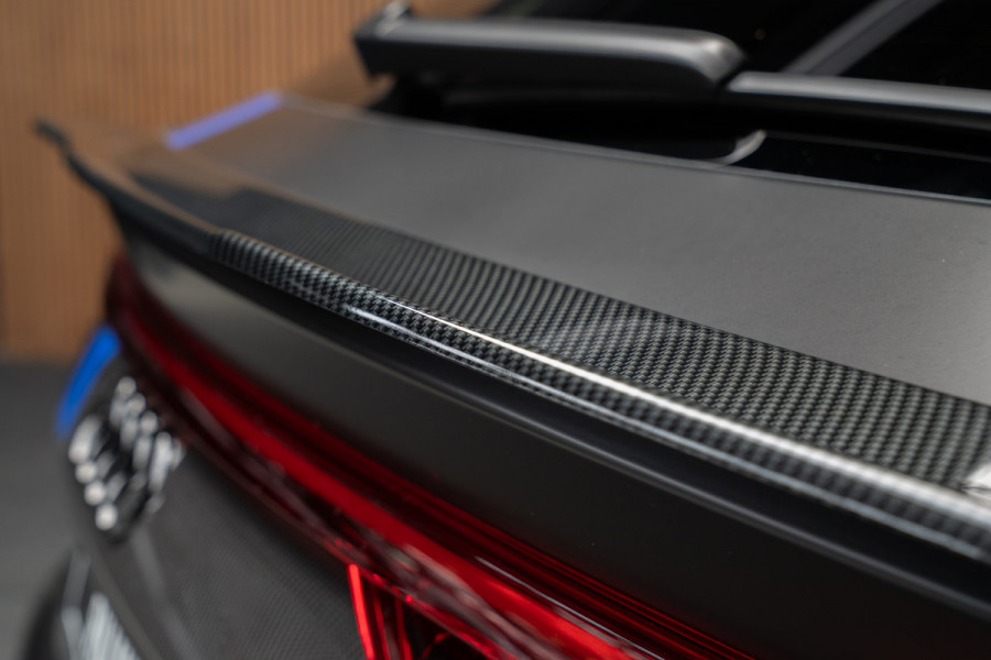 Audi RS Q8 4.0 TFSI B&O Ceramic HUD Massage Carbon Softclose Nachtzicht ACC Keyless 360 Camera Stoelventilatie Elektr. achterklep Memory seats Elektr. trekhaak Navi Niveauregeling PDC Stoelverwarming LM velgen