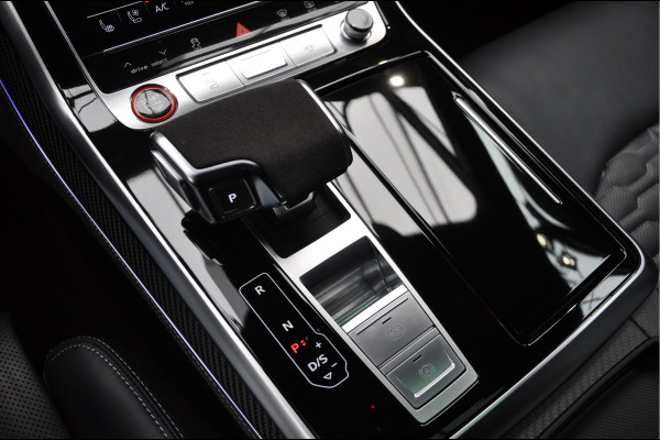 Audi RS Q8 4.0 TFSI B&O Ceramic HUD Massage Carbon Softclose Nachtzicht ACC Keyless 360 Camera Stoelventilatie Elektr. achterklep Memory seats Elektr. trekhaak Navi Niveauregeling PDC Stoelverwarming LM velgen