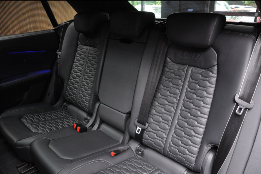 Audi RS Q8 4.0 TFSI B&O Ceramic HUD Massage Carbon Softclose Nachtzicht ACC Keyless 360 Camera Stoelventilatie Elektr. achterklep Memory seats Elektr. trekhaak Navi Niveauregeling PDC Stoelverwarming LM velgen