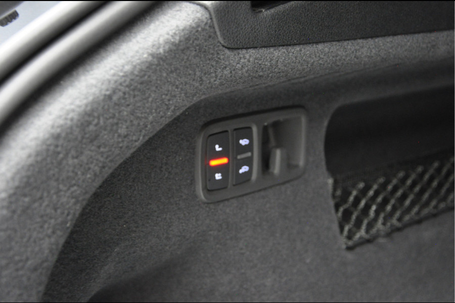Audi RS Q8 4.0 TFSI B&O Ceramic HUD Massage Carbon Softclose Nachtzicht ACC Keyless 360 Camera Stoelventilatie Elektr. achterklep Memory seats Elektr. trekhaak Navi Niveauregeling PDC Stoelverwarming LM velgen