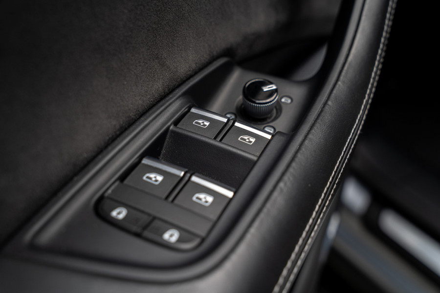 Audi RS Q8 4.0 TFSI B&O Ceramic HUD Massage Carbon Softclose Nachtzicht ACC Keyless 360 Camera Stoelventilatie Elektr. achterklep Memory seats Elektr. trekhaak Navi Niveauregeling PDC Stoelverwarming LM velgen