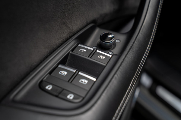 Audi RS Q8 4.0 TFSI B&O Ceramic HUD Massage Carbon Softclose Nachtzicht ACC Keyless 360 Camera Stoelventilatie Elektr. achterklep Memory seats Elektr. trekhaak Navi Niveauregeling PDC Stoelverwarming LM velgen