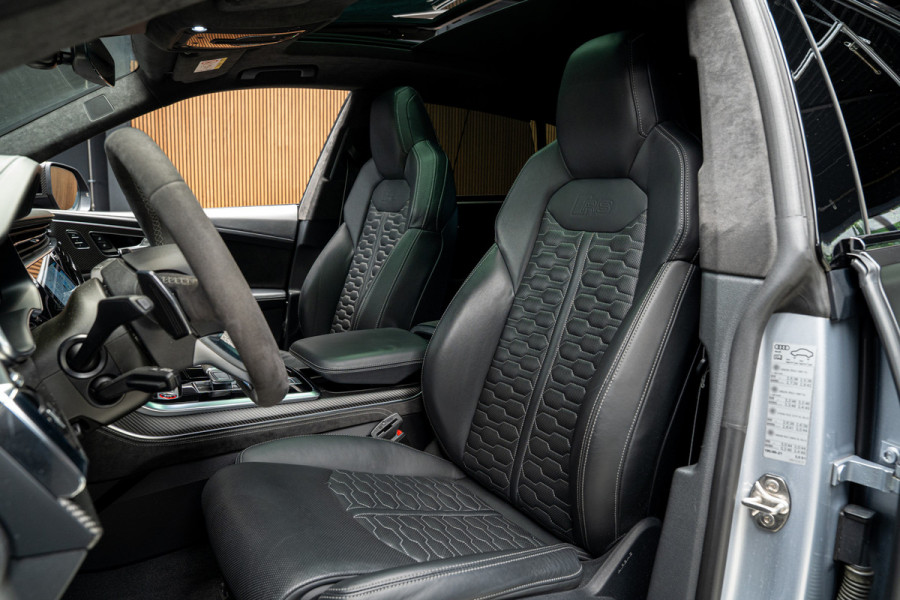 Audi RS Q8 4.0 TFSI B&O Ceramic HUD Massage Carbon Softclose Nachtzicht ACC Keyless 360 Camera Stoelventilatie Elektr. achterklep Memory seats Elektr. trekhaak Navi Niveauregeling PDC Stoelverwarming LM velgen