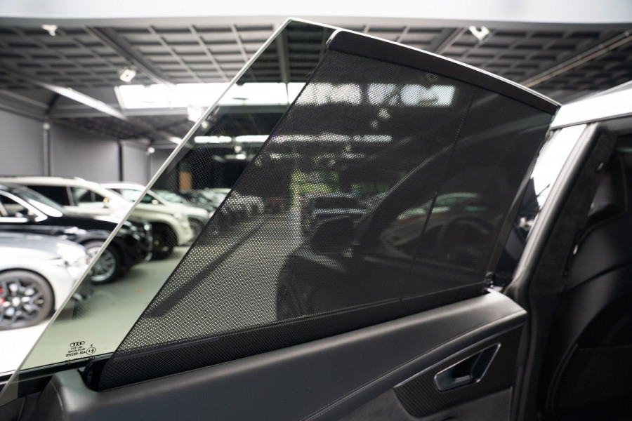 Audi RS Q8 4.0 TFSI B&O Ceramic HUD Massage Carbon Softclose Nachtzicht ACC Keyless 360 Camera Stoelventilatie Elektr. achterklep Memory seats Elektr. trekhaak Navi Niveauregeling PDC Stoelverwarming LM velgen