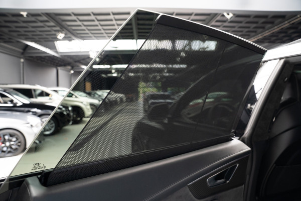 Audi RS Q8 4.0 TFSI B&O Ceramic HUD Massage Carbon Softclose Nachtzicht ACC Keyless 360 Camera Stoelventilatie Elektr. achterklep Memory seats Elektr. trekhaak Navi Niveauregeling PDC Stoelverwarming LM velgen