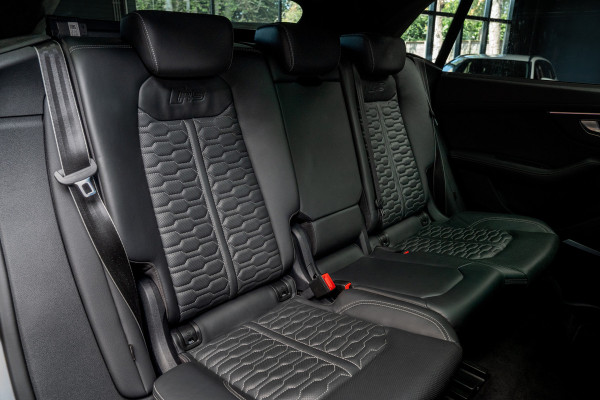 Audi RS Q8 4.0 TFSI B&O Ceramic HUD Massage Carbon Softclose Nachtzicht ACC Keyless 360 Camera Stoelventilatie Elektr. achterklep Memory seats Elektr. trekhaak Navi Niveauregeling PDC Stoelverwarming LM velgen