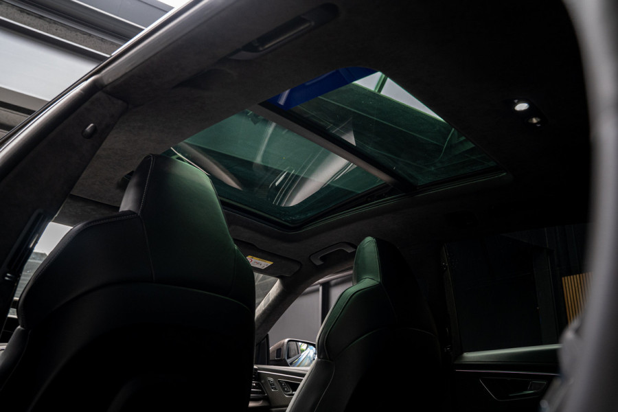 Audi RS Q8 4.0 TFSI B&O Ceramic HUD Massage Carbon Softclose Nachtzicht ACC Keyless 360 Camera Stoelventilatie Elektr. achterklep Memory seats Elektr. trekhaak Navi Niveauregeling PDC Stoelverwarming LM velgen