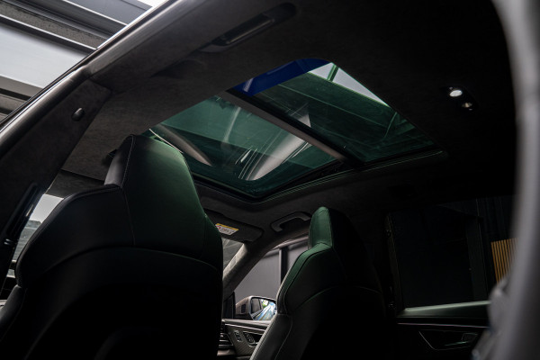 Audi RS Q8 4.0 TFSI B&O Ceramic HUD Massage Carbon Softclose Nachtzicht ACC Keyless 360 Camera Stoelventilatie Elektr. achterklep Memory seats Elektr. trekhaak Navi Niveauregeling PDC Stoelverwarming LM velgen