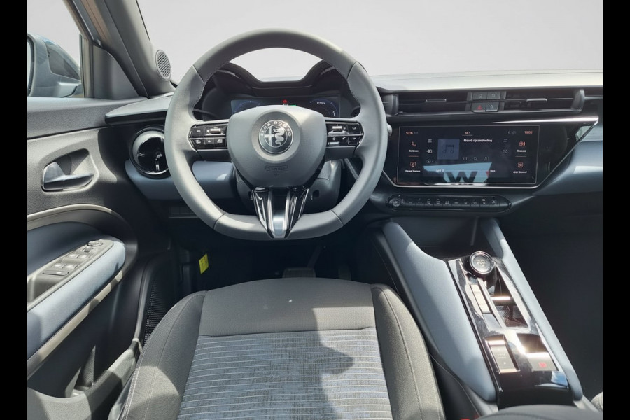 Alfa Romeo junior Elettrica 54 kWh | A.C.C. | CARPLAY | KEYLESS | LED | BTW | FABRIEKSGARANTIE