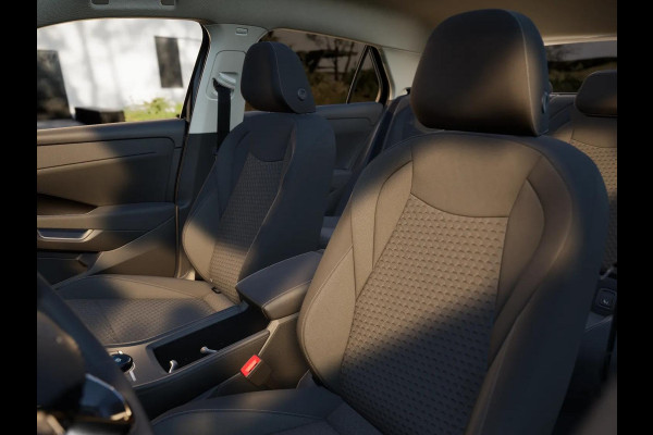 Volkswagen T-Roc Limited Edition 1.5 eTSI 85 kW / 116 PK SUV 7 vers Achteruitrijcamera | Stoelverwarming | Carplay