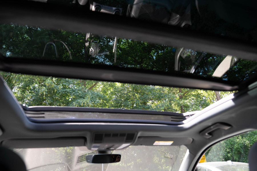 Volkswagen Touareg 3.0 TSi 4MOTION R | Panorama| Dynaudio | 360 Camera | Nachtzicht | Trekhaak | HUD