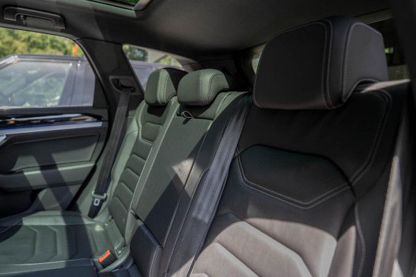Volkswagen Touareg 3.0 TSi 4MOTION R | Panorama| Dynaudio | 360 Camera | Nachtzicht | Trekhaak | HUD