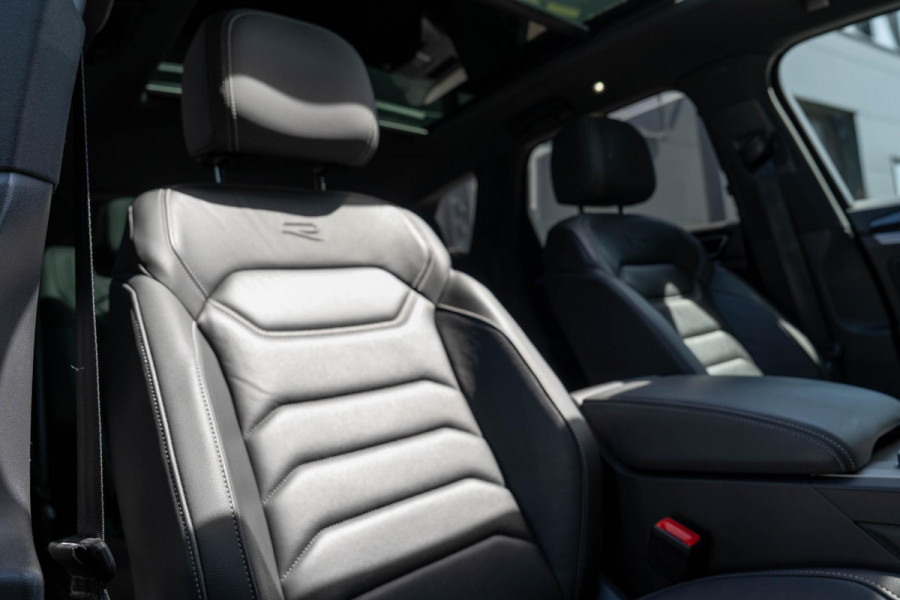 Volkswagen Touareg 3.0 TSi 4MOTION R | Panorama| Dynaudio | 360 Camera | Nachtzicht | Trekhaak | HUD