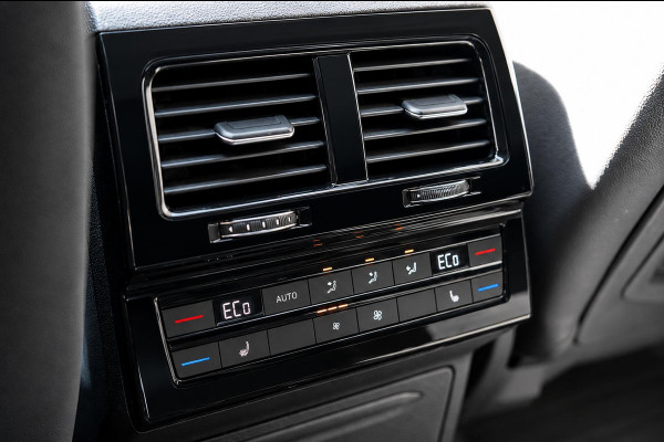 Volkswagen Touareg 3.0 TSi 4MOTION R | Panorama| Dynaudio | 360 Camera | Nachtzicht | Trekhaak | HUD