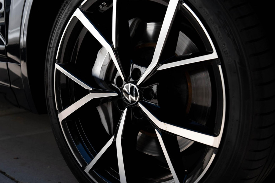 Volkswagen Touareg 3.0 TSi 4MOTION R | Panorama| Dynaudio | 360 Camera | Nachtzicht | Trekhaak | HUD