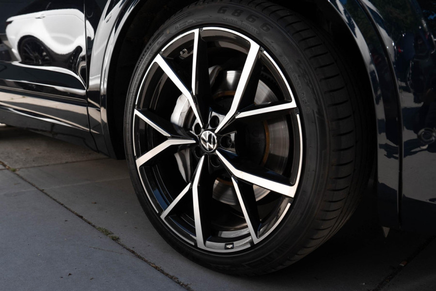 Volkswagen Touareg 3.0 TSi 4MOTION R | Panorama| Dynaudio | 360 Camera | Nachtzicht | Trekhaak | HUD