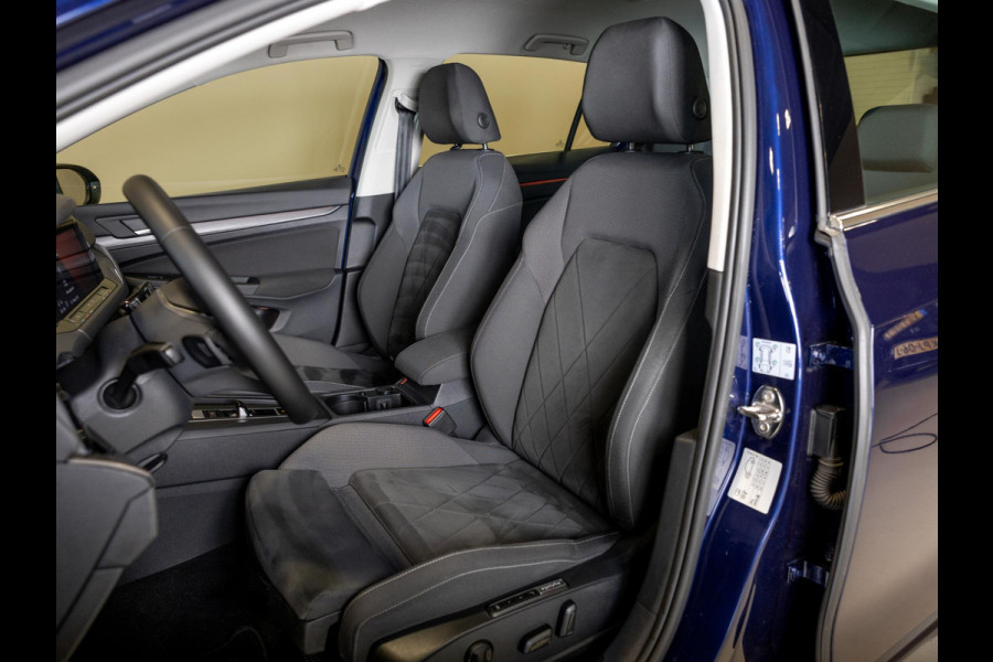 Volkswagen Golf 1.5 eTSI R-Line Business+ 150pk / Dodehoek detectie / Elektrisch verstelbare stoelen met geheugen / Achteruitrijcamera / Stoelverwarming / Apple carplay /