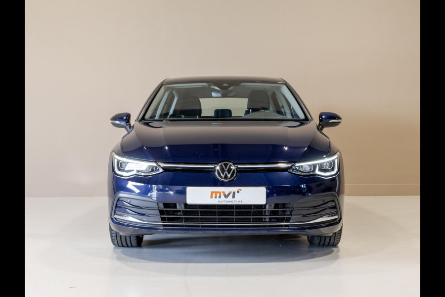 Volkswagen Golf 1.5 eTSI R-Line Business+ 150pk / Dodehoek detectie / Elektrisch verstelbare stoelen met geheugen / Achteruitrijcamera / Stoelverwarming / Apple carplay /