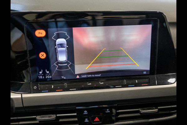 Volkswagen Golf 1.5 eTSI R-Line Business+ 150pk / Dodehoek detectie / Elektrisch verstelbare stoelen met geheugen / Achteruitrijcamera / Stoelverwarming / Apple carplay /
