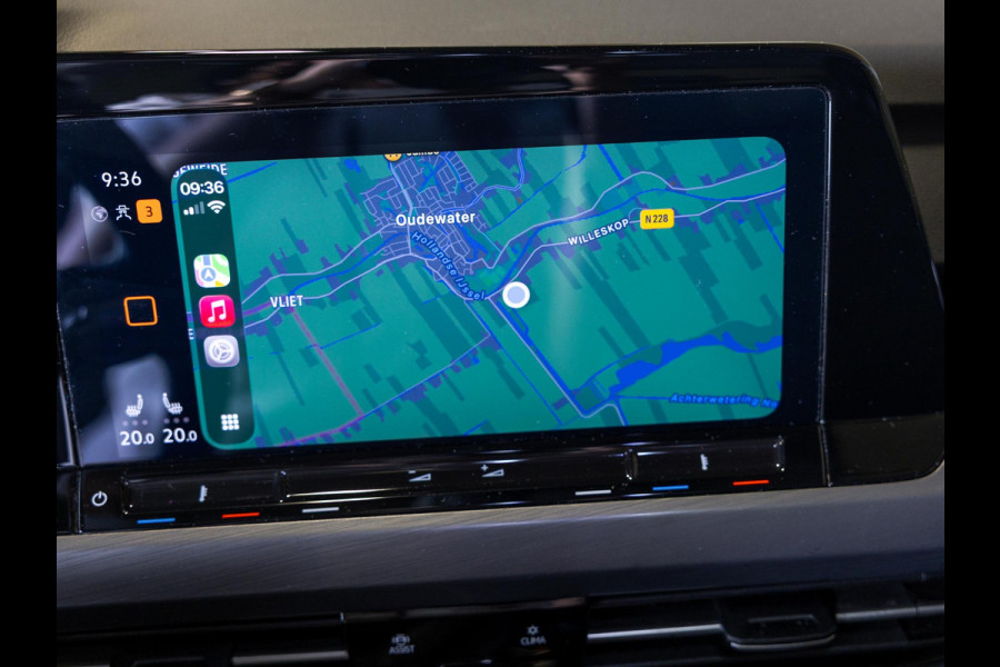 Volkswagen Golf 1.5 eTSI R-Line Business+ 150pk / Dodehoek detectie / Elektrisch verstelbare stoelen met geheugen / Achteruitrijcamera / Stoelverwarming / Apple carplay /