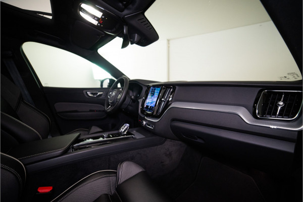 Volvo XC60 2.0 T6 Plug-in hybrid AWD Plus Dark Long Range 350PK | Harman/Kardon | Sportstoelen | LED | Pano | 12 MND Garantie