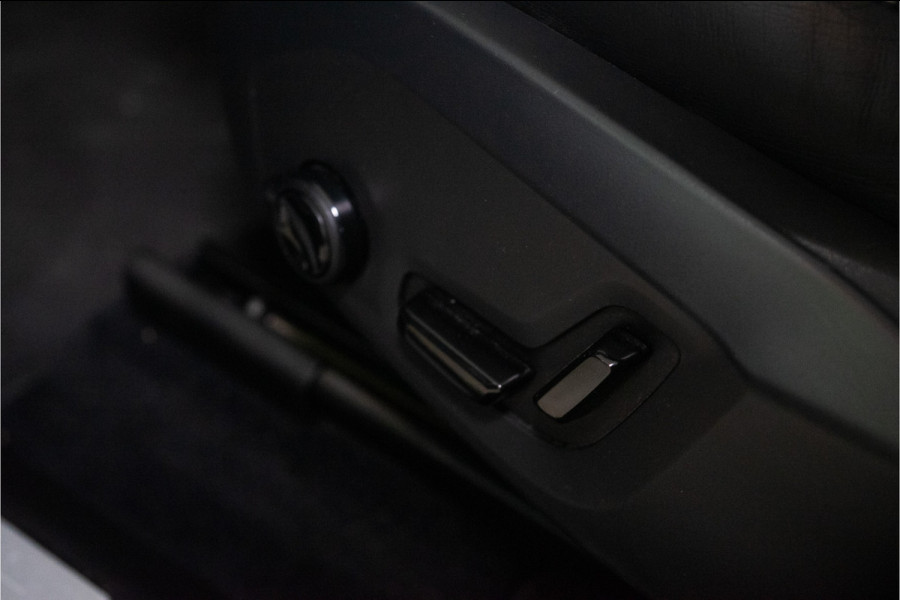 Volvo XC60 2.0 T6 Plug-in hybrid AWD Plus Dark Long Range 350PK | Harman/Kardon | Sportstoelen | LED | Pano | 12 MND Garantie