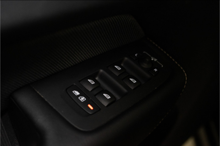Volvo XC60 2.0 T6 Plug-in hybrid AWD Plus Dark Long Range 350PK | Harman/Kardon | Sportstoelen | LED | Pano | 12 MND Garantie