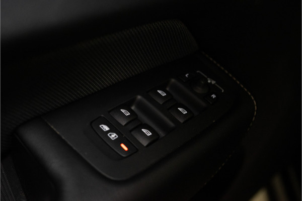 Volvo XC60 2.0 T6 Plug-in hybrid AWD Plus Dark Long Range 350PK | Harman/Kardon | Sportstoelen | LED | Pano | 12 MND Garantie