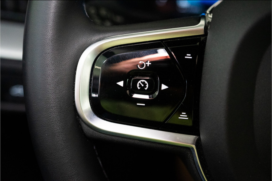 Volvo XC60 2.0 T6 Plug-in hybrid AWD Plus Dark Long Range 350PK | Harman/Kardon | Sportstoelen | LED | Pano | 12 MND Garantie