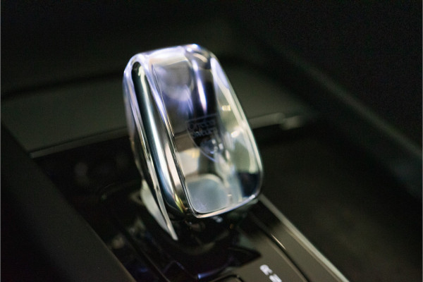 Volvo XC60 2.0 T6 Plug-in hybrid AWD Plus Dark Long Range 350PK | Harman/Kardon | Sportstoelen | LED | Pano | 12 MND Garantie