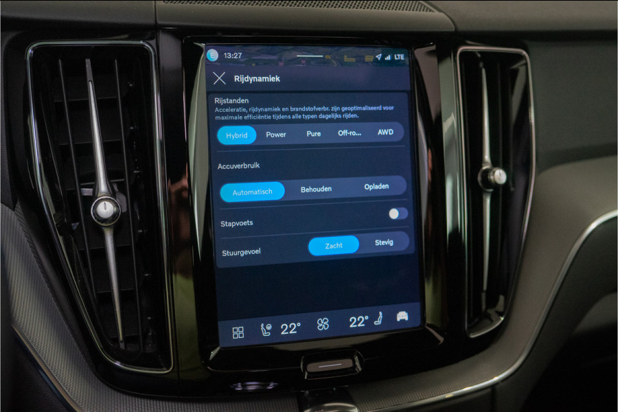 Volvo XC60 2.0 T6 Plug-in hybrid AWD Plus Dark Long Range 350PK | Harman/Kardon | Sportstoelen | LED | Pano | 12 MND Garantie