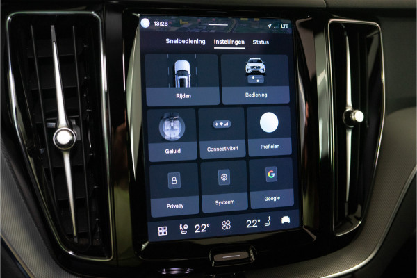 Volvo XC60 2.0 T6 Plug-in hybrid AWD Plus Dark Long Range 350PK | Harman/Kardon | Sportstoelen | LED | Pano | 12 MND Garantie