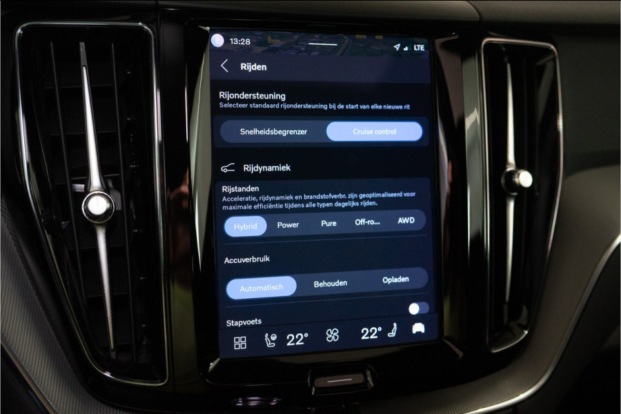 Volvo XC60 2.0 T6 Plug-in hybrid AWD Plus Dark Long Range 350PK | Harman/Kardon | Sportstoelen | LED | Pano | 12 MND Garantie
