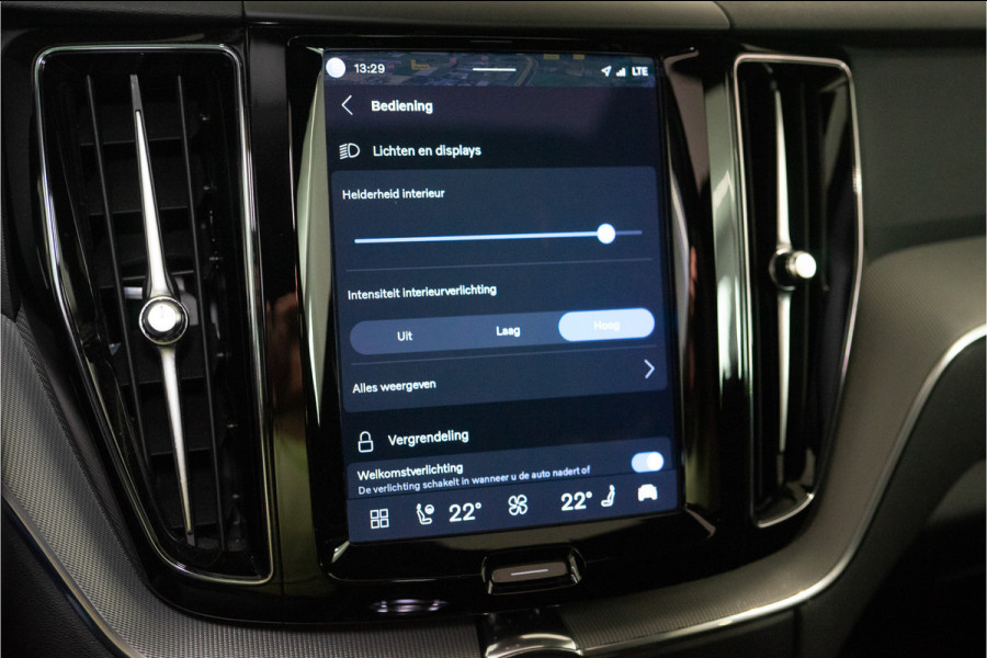 Volvo XC60 2.0 T6 Plug-in hybrid AWD Plus Dark Long Range 350PK | Harman/Kardon | Sportstoelen | LED | Pano | 12 MND Garantie