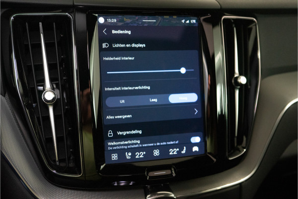 Volvo XC60 2.0 T6 Plug-in hybrid AWD Plus Dark Long Range 350PK | Harman/Kardon | Sportstoelen | LED | Pano | 12 MND Garantie
