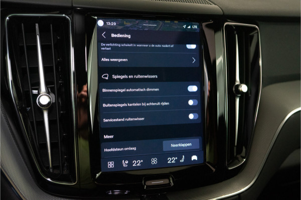 Volvo XC60 2.0 T6 Plug-in hybrid AWD Plus Dark Long Range 350PK | Harman/Kardon | Sportstoelen | LED | Pano | 12 MND Garantie