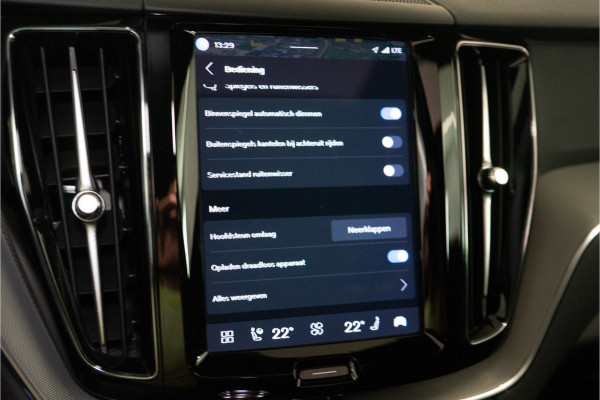 Volvo XC60 2.0 T6 Plug-in hybrid AWD Plus Dark Long Range 350PK | Harman/Kardon | Sportstoelen | LED | Pano | 12 MND Garantie