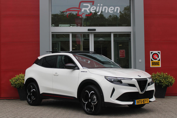 Alfa Romeo junior 1.2 145PK AUTOMAAT Hybrid IBRIDA SPECIALE | PANORAMA SCHUIF/KANTEL DAK | AFNEEMBARE TREKHAAK | TECHNO PACK: LED MATRIX KOPLAMPEN/AUTOMATISCH DIMMENDE BINNENSPIEGEL/DRAADLOZE TELEFOONLADER/ELEKTRISCH VERSTELBARE EN VERWARMBARE ZIJSPIEGELS MET DODEHOEK DETECTIE, ELEKTRISCH INKLAPBAAR/NAVIGATIE/HANDS-FREE ACHTERKLEP/KEYLESS ENTRY/USB TYPE C/ADAPTIVE CRUISE CONTROL MET LANE CENTERING EN FILE-ASSISTENT/ACHTERUITRIJ CAMERA MET DYNAMISCHE RIJLIJNEN/AUDIOSYSTEEM MET 6 SPEAKERS | PREMIUM PACK: "SPIGA" STOFFEN/ECOLEDER BEKLEDING MET RODE ACCENTEN - 6-VOUDIG ELEKTRISCH VERSTELBAR