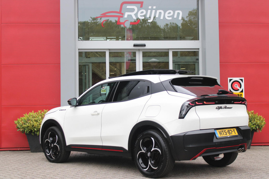 Alfa Romeo junior 1.2 145PK AUTOMAAT Hybrid IBRIDA SPECIALE | PANORAMA SCHUIF/KANTEL DAK | AFNEEMBARE TREKHAAK | TECHNO PACK: LED MATRIX KOPLAMPEN/AUTOMATISCH DIMMENDE BINNENSPIEGEL/DRAADLOZE TELEFOONLADER/ELEKTRISCH VERSTELBARE EN VERWARMBARE ZIJSPIEGELS MET DODEHOEK DETECTIE, ELEKTRISCH INKLAPBAAR/NAVIGATIE/HANDS-FREE ACHTERKLEP/KEYLESS ENTRY/USB TYPE C/ADAPTIVE CRUISE CONTROL MET LANE CENTERING EN FILE-ASSISTENT/ACHTERUITRIJ CAMERA MET DYNAMISCHE RIJLIJNEN/AUDIOSYSTEEM MET 6 SPEAKERS | PREMIUM PACK: "SPIGA" STOFFEN/ECOLEDER BEKLEDING MET RODE ACCENTEN - 6-VOUDIG ELEKTRISCH VERSTELBAR
