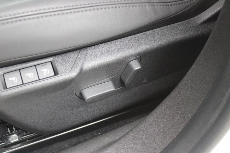 Alfa Romeo junior 1.2 145PK AUTOMAAT Hybrid IBRIDA SPECIALE | PANORAMA SCHUIF/KANTEL DAK | AFNEEMBARE TREKHAAK | TECHNO PACK: LED MATRIX KOPLAMPEN/AUTOMATISCH DIMMENDE BINNENSPIEGEL/DRAADLOZE TELEFOONLADER/ELEKTRISCH VERSTELBARE EN VERWARMBARE ZIJSPIEGELS MET DODEHOEK DETECTIE, ELEKTRISCH INKLAPBAAR/NAVIGATIE/HANDS-FREE ACHTERKLEP/KEYLESS ENTRY/USB TYPE C/ADAPTIVE CRUISE CONTROL MET LANE CENTERING EN FILE-ASSISTENT/ACHTERUITRIJ CAMERA MET DYNAMISCHE RIJLIJNEN/AUDIOSYSTEEM MET 6 SPEAKERS | PREMIUM PACK: "SPIGA" STOFFEN/ECOLEDER BEKLEDING MET RODE ACCENTEN - 6-VOUDIG ELEKTRISCH VERSTELBAR